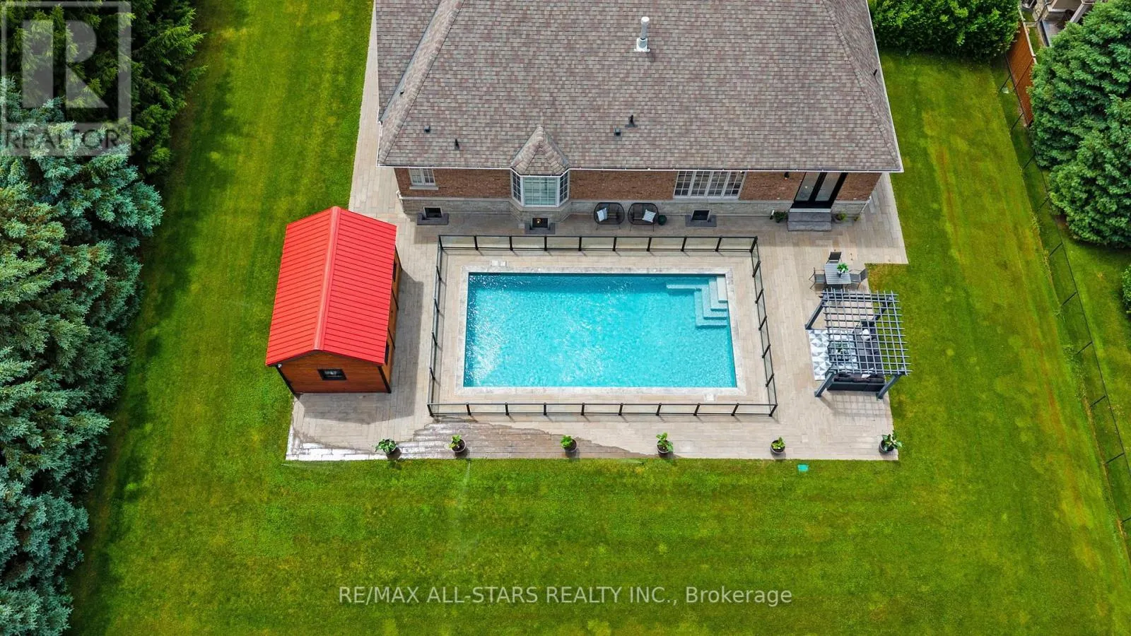 21 COUNTRY CLUB CRESCENT