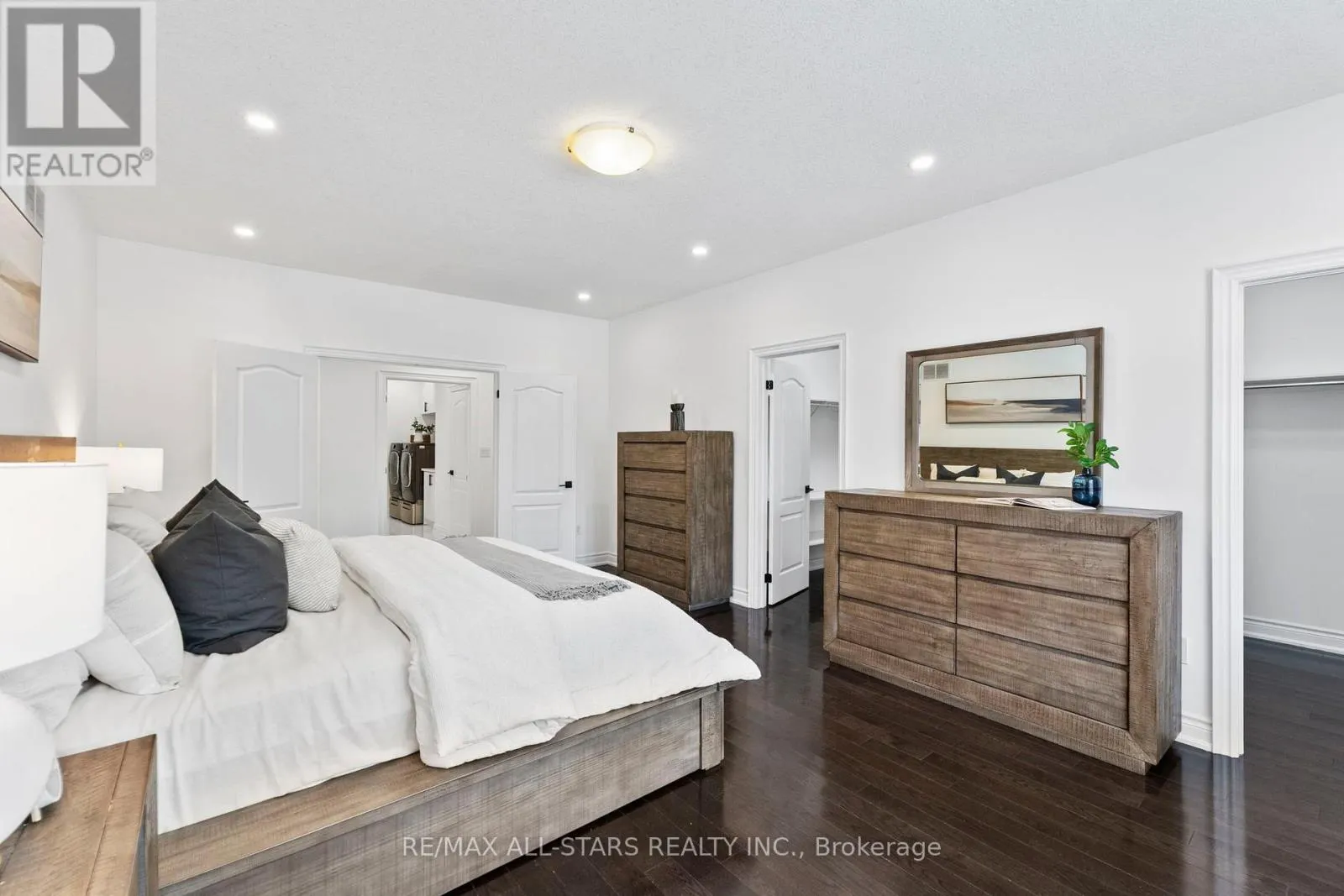 21 COUNTRY CLUB CRESCENT