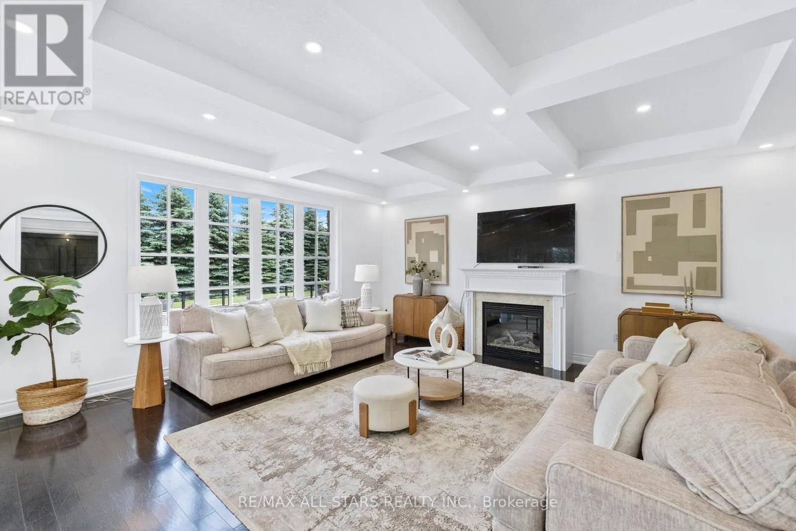 21 COUNTRY CLUB CRESCENT