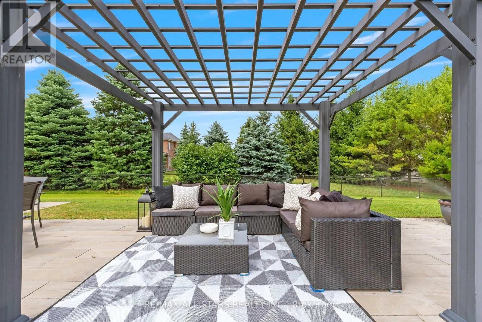 21 COUNTRY CLUB CRESCENT
