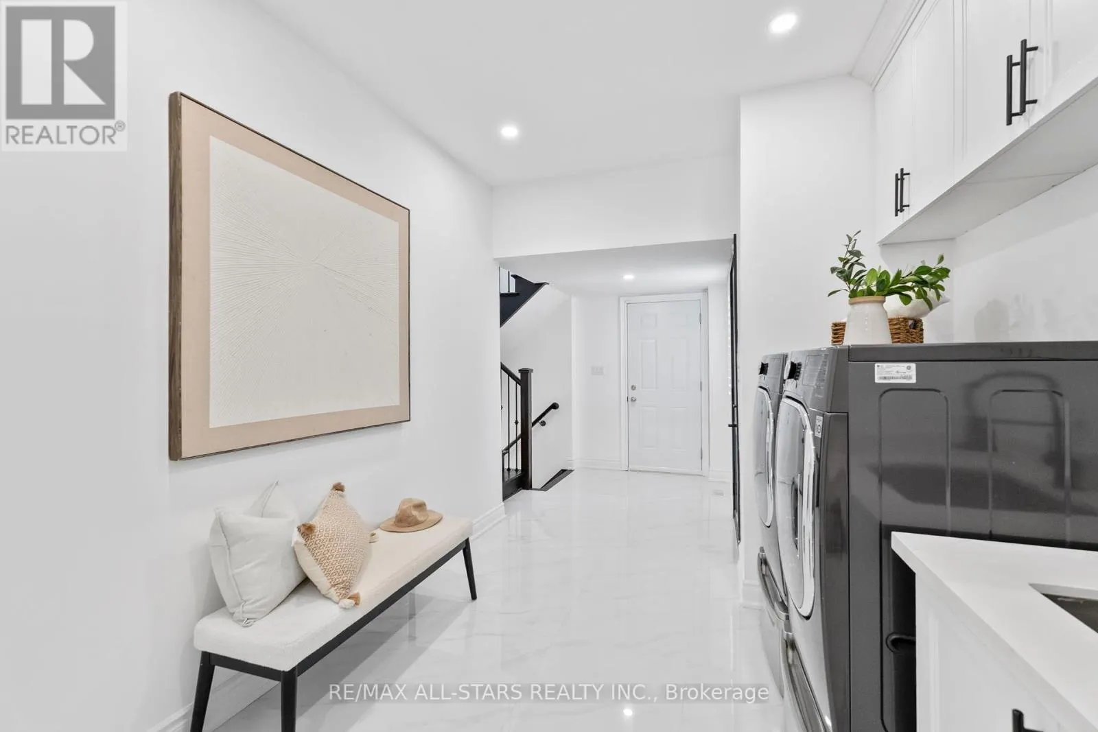 21 COUNTRY CLUB CRESCENT