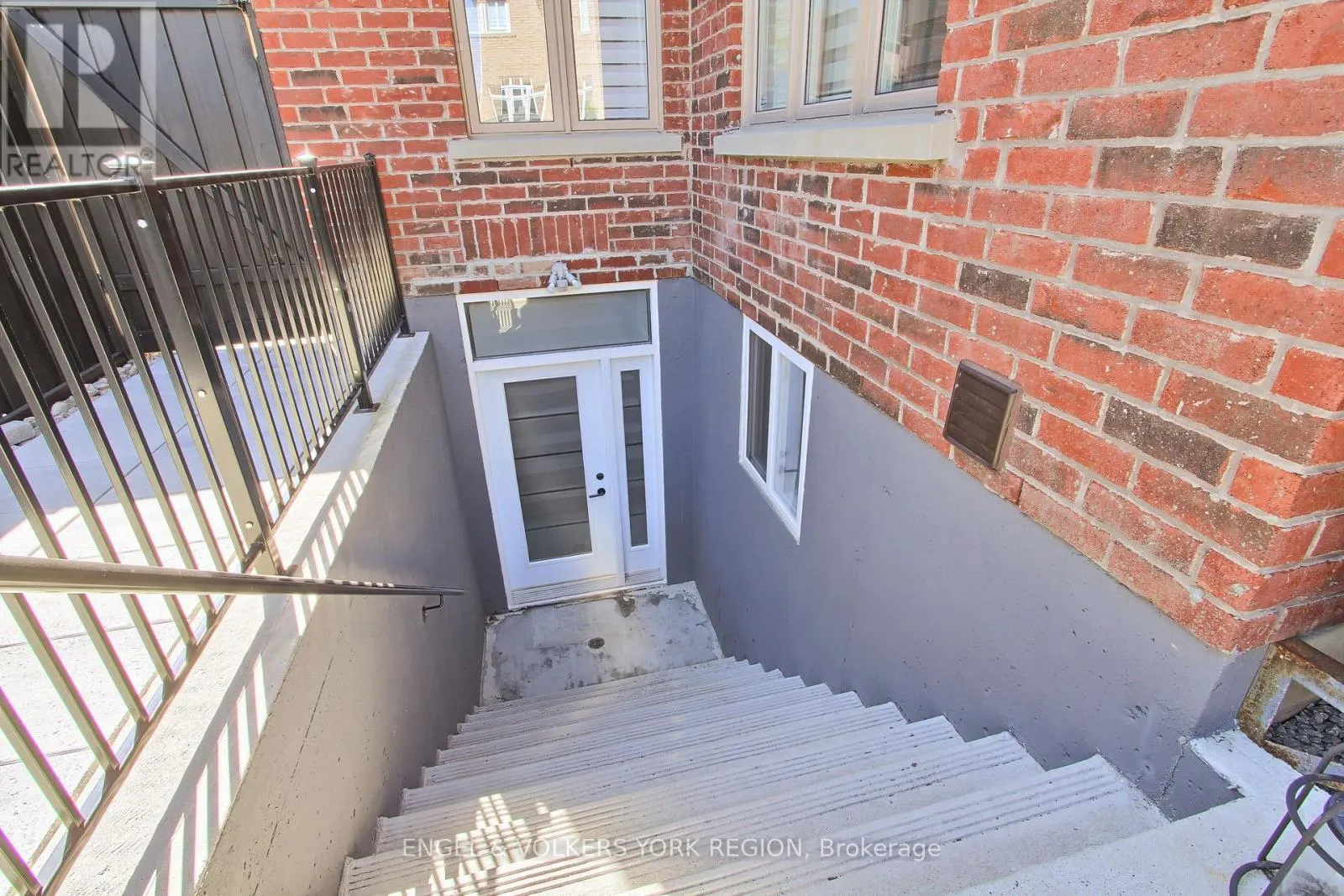 BSMT - 4 VALLEY POINT CRESCENT