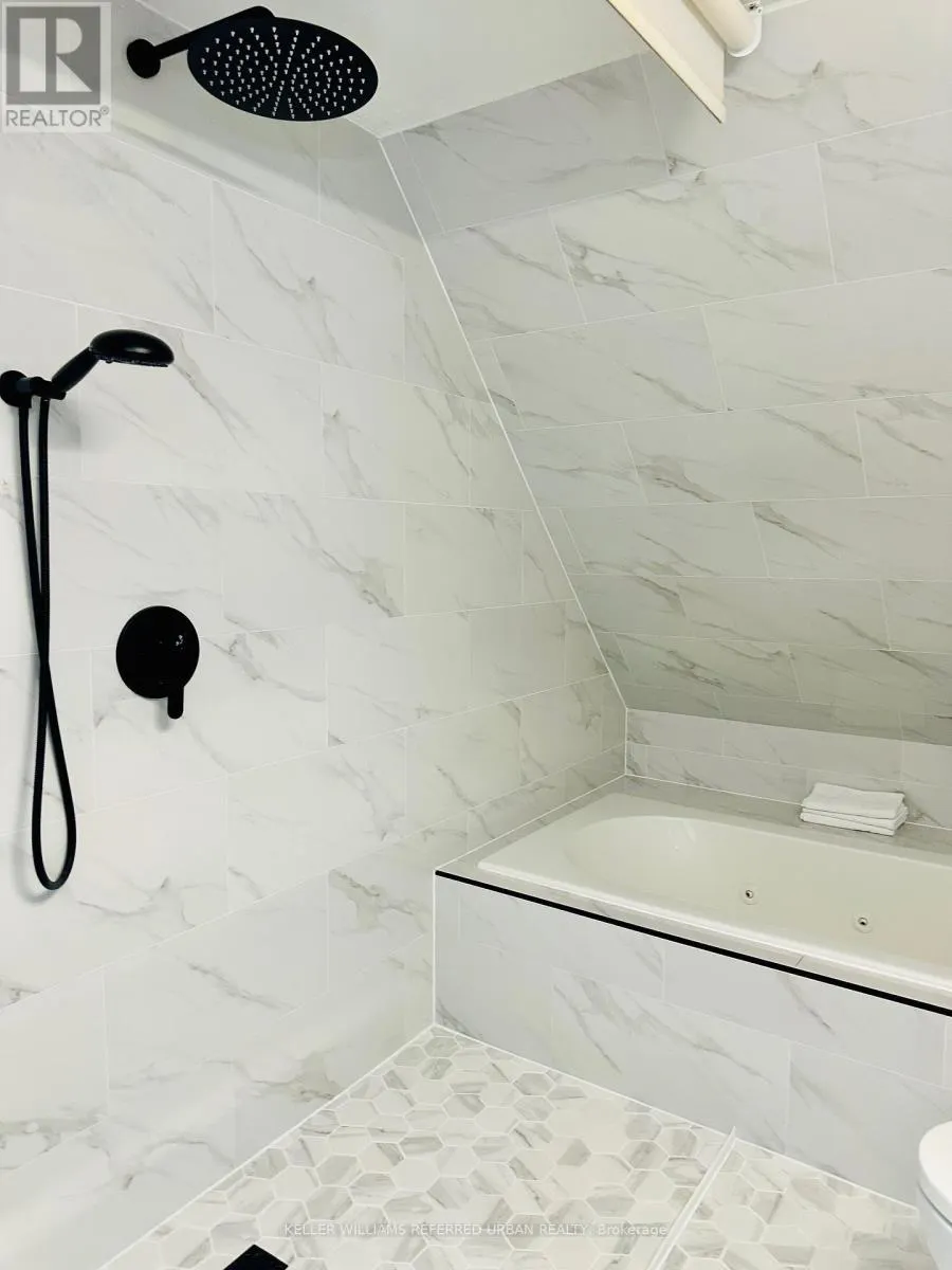 18 HARBOUR PARK CRESCENT