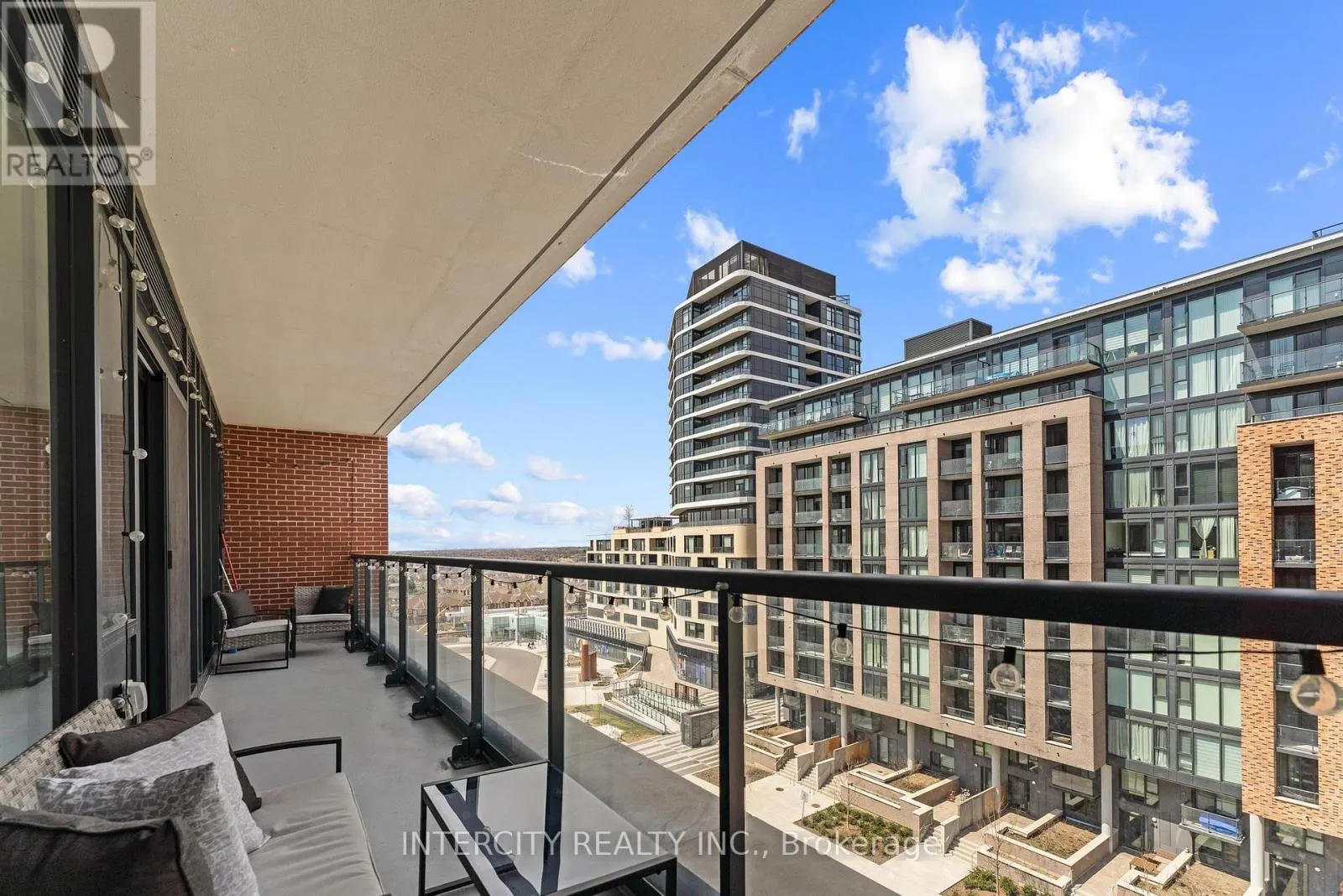 627 - 99 EAGLE ROCK WAY