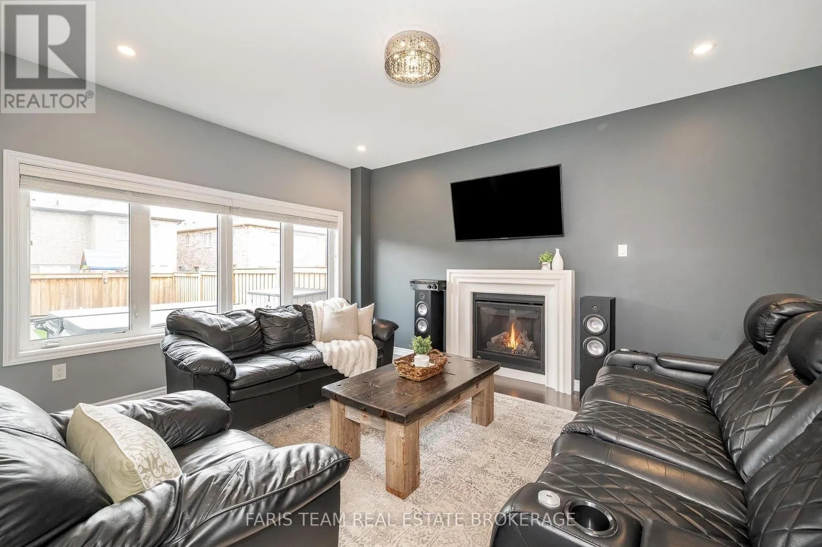 1464 FARROW CRESCENT
