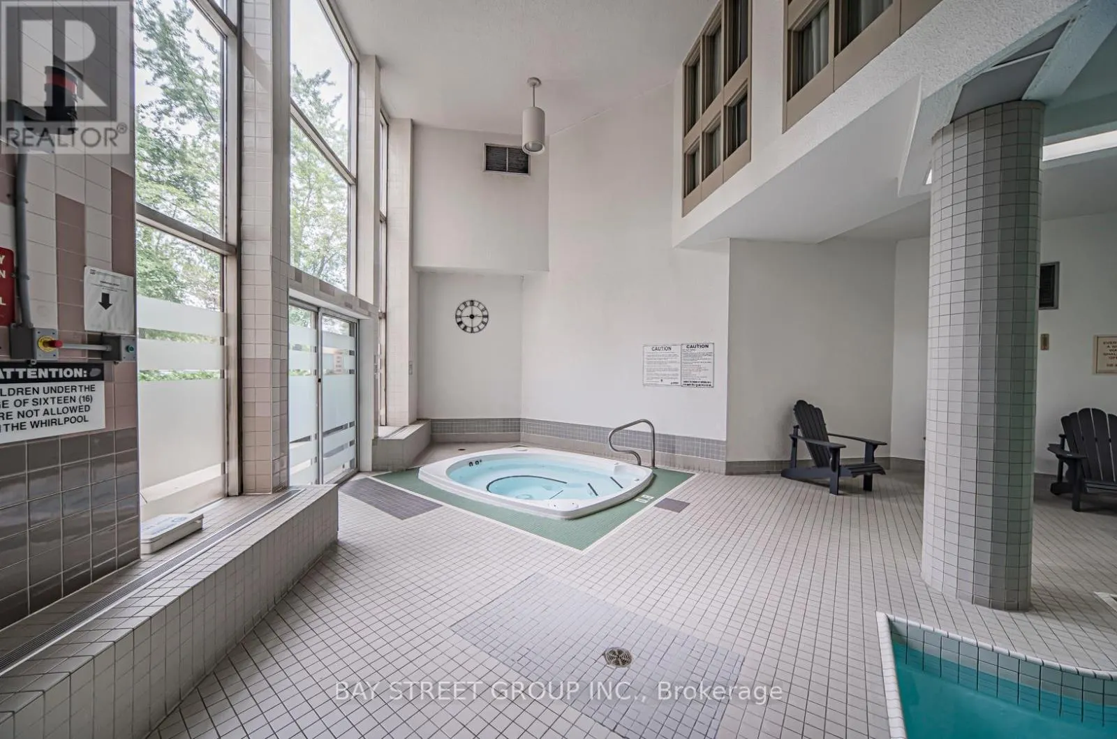 102 - 326 MAJOR MACKENZIE DRIVE E