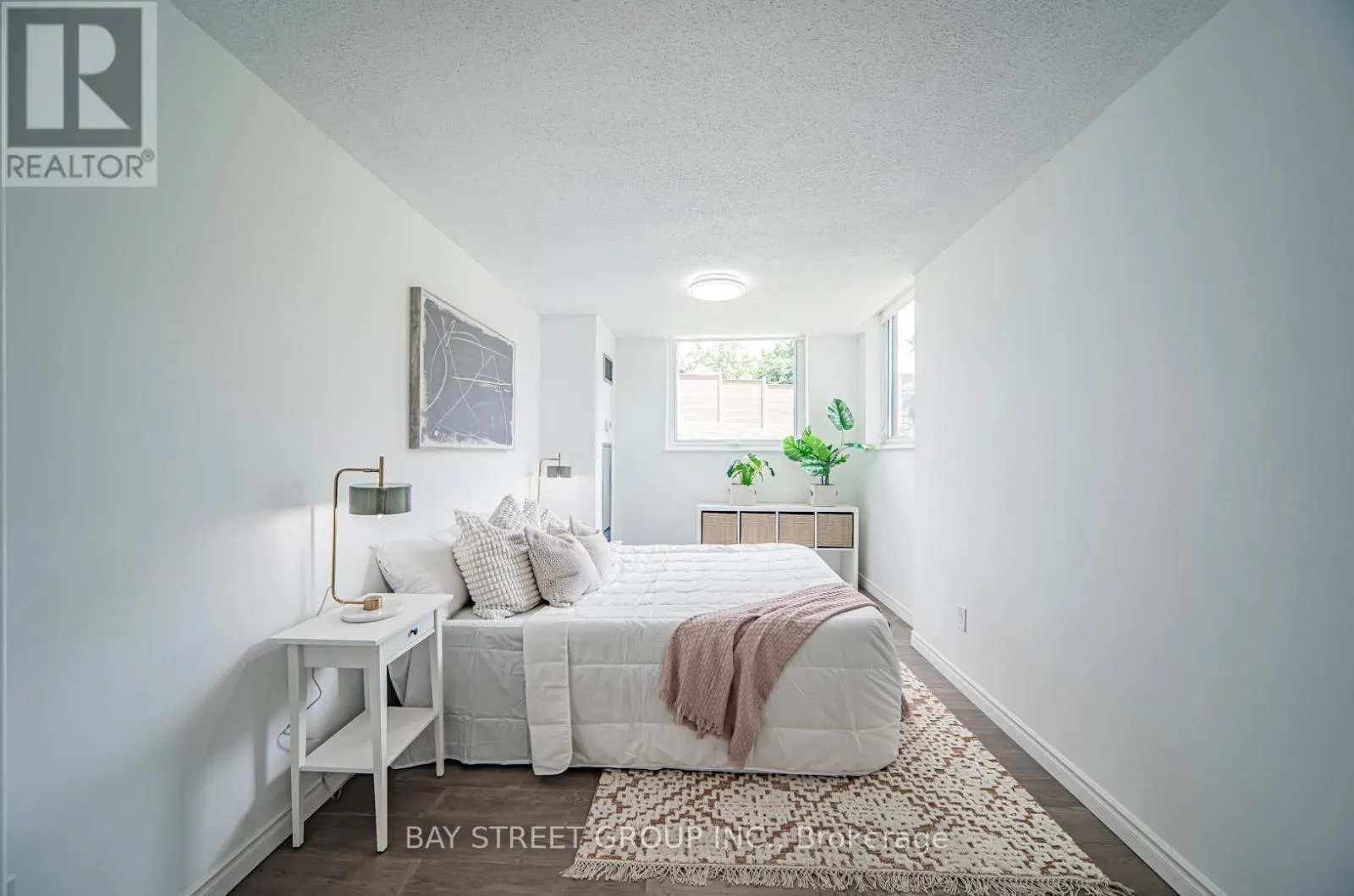 102 - 326 MAJOR MACKENZIE DRIVE E