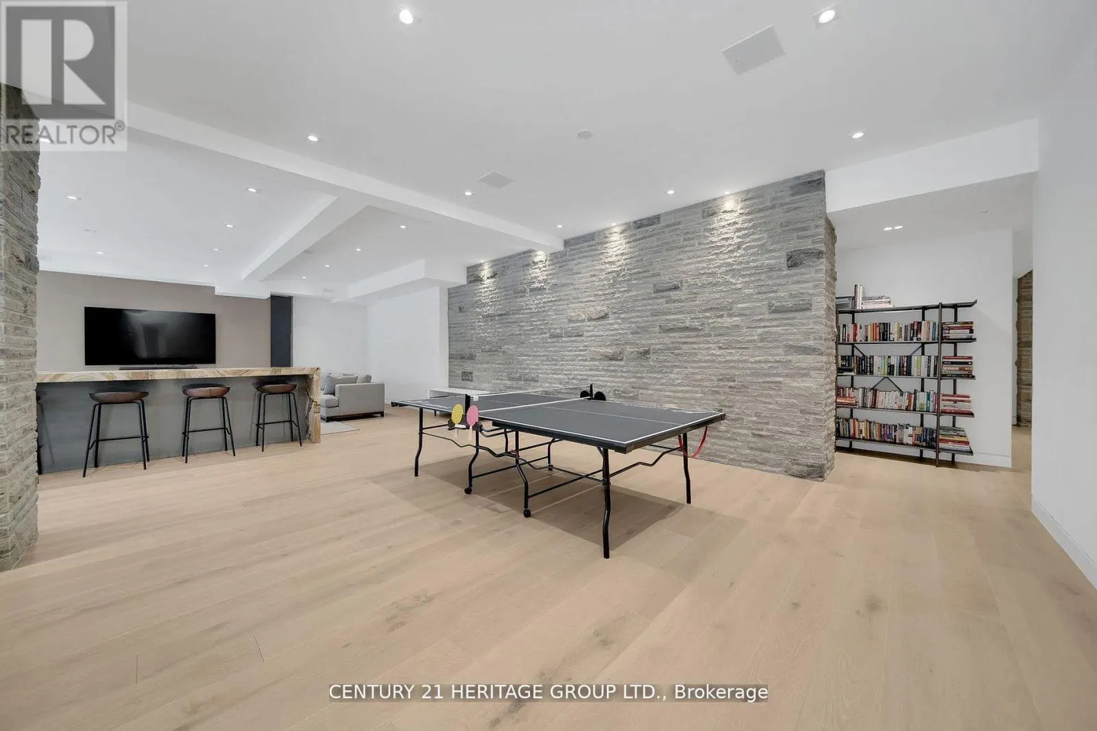 52 NORMAN DRIVE
