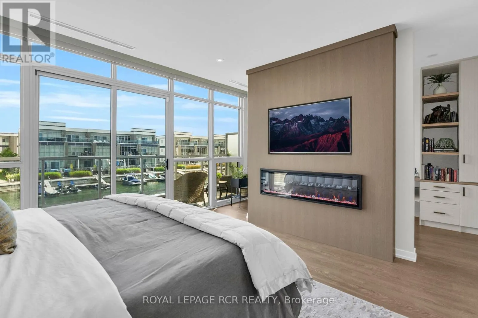 3652 FERRETTI COURT