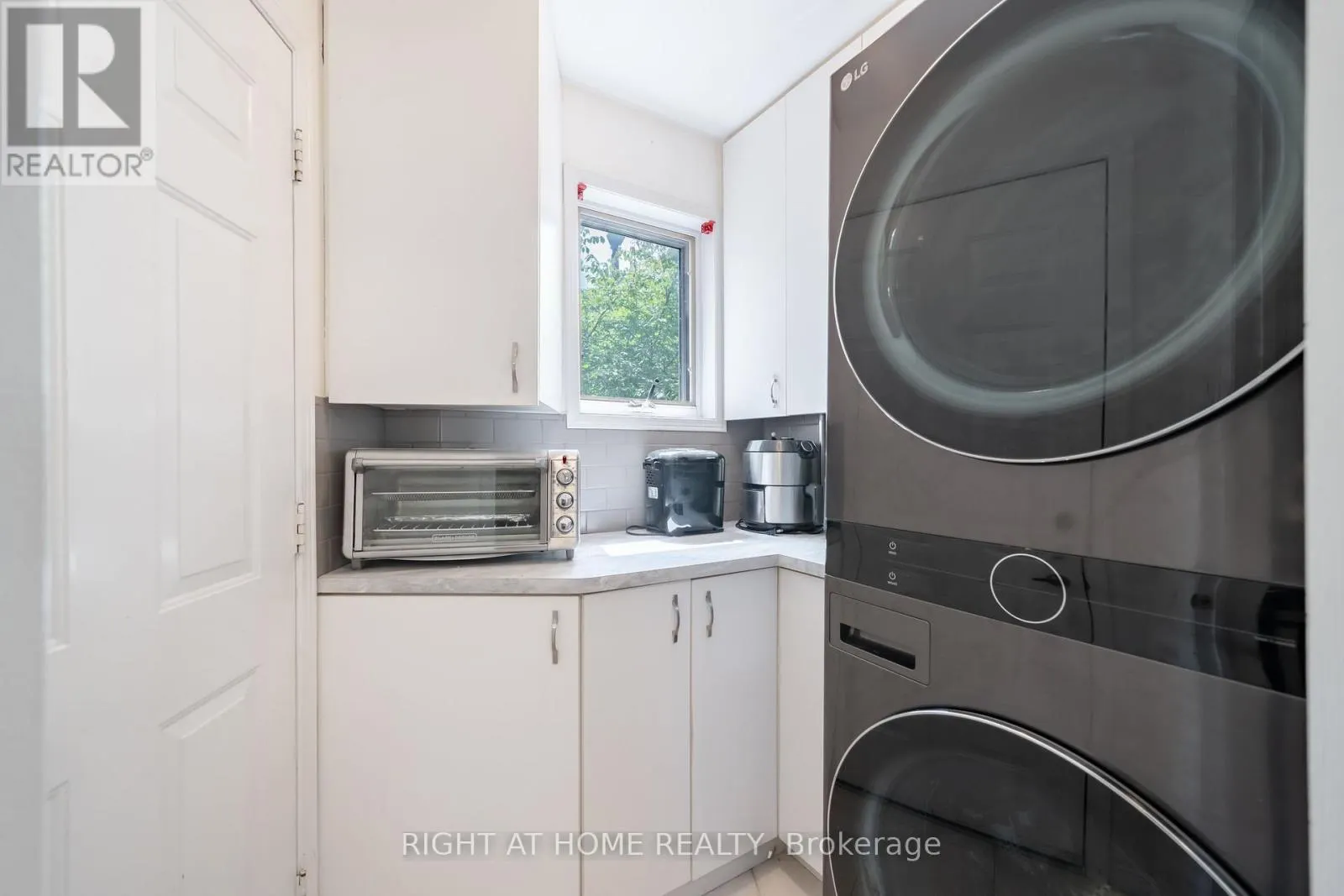 5 - 359 RIDDELL COURT
