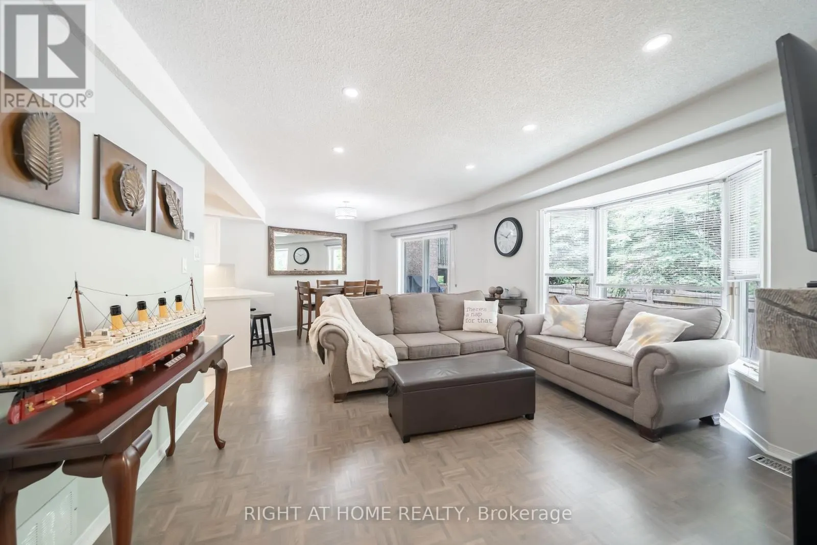 5 - 359 RIDDELL COURT