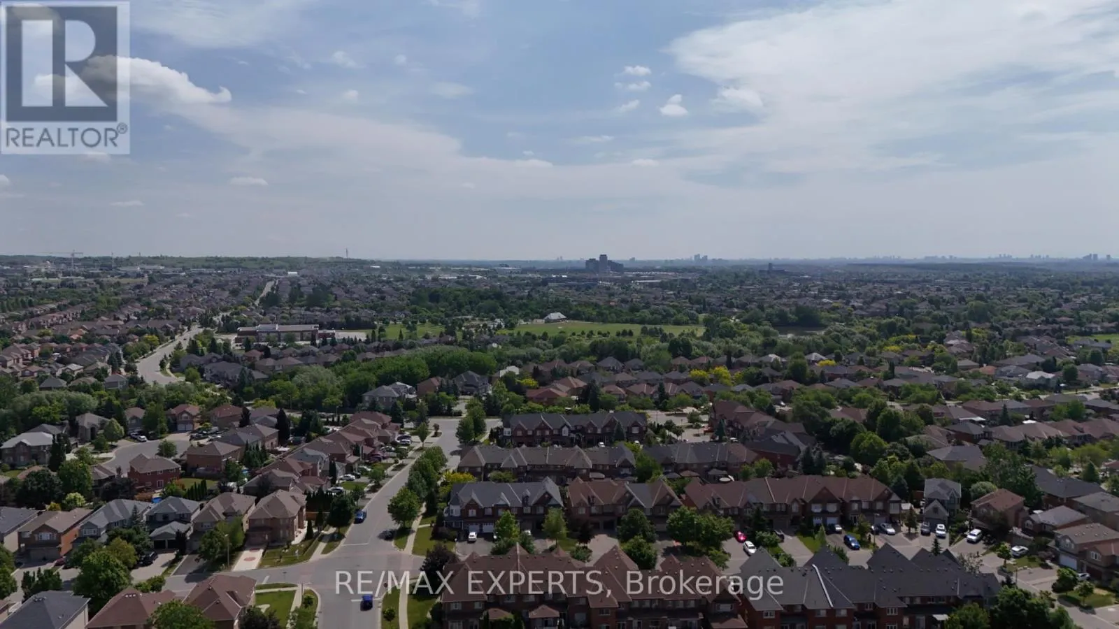 8 PINE HOLLOW CRESCENT