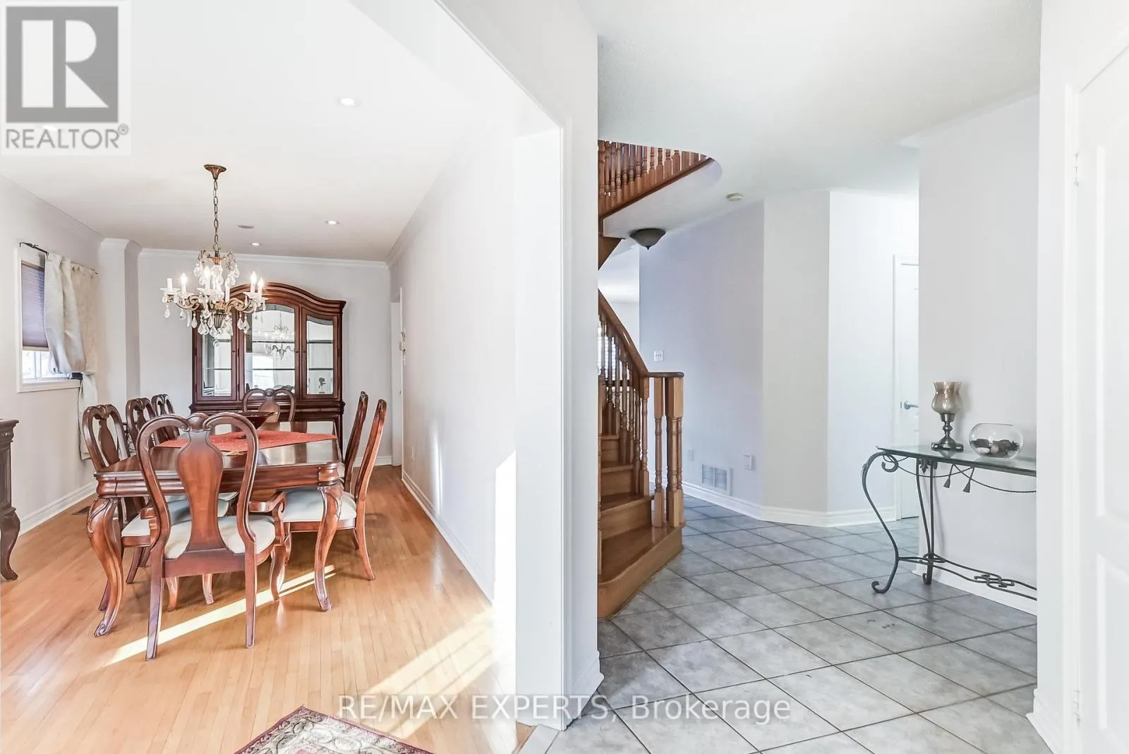 8 PINE HOLLOW CRESCENT