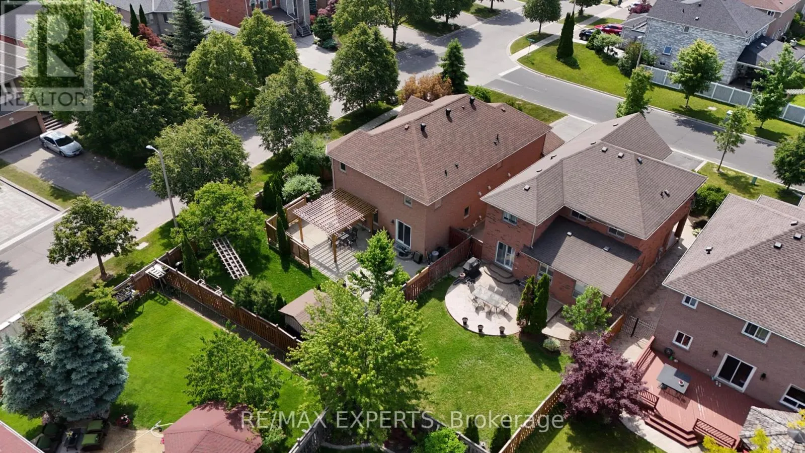 8 PINE HOLLOW CRESCENT