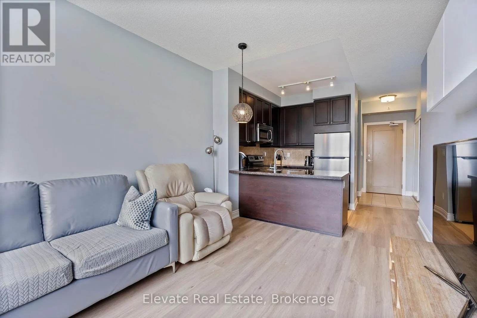 322 - 2396 MAJOR MACKENZIE DRIVE