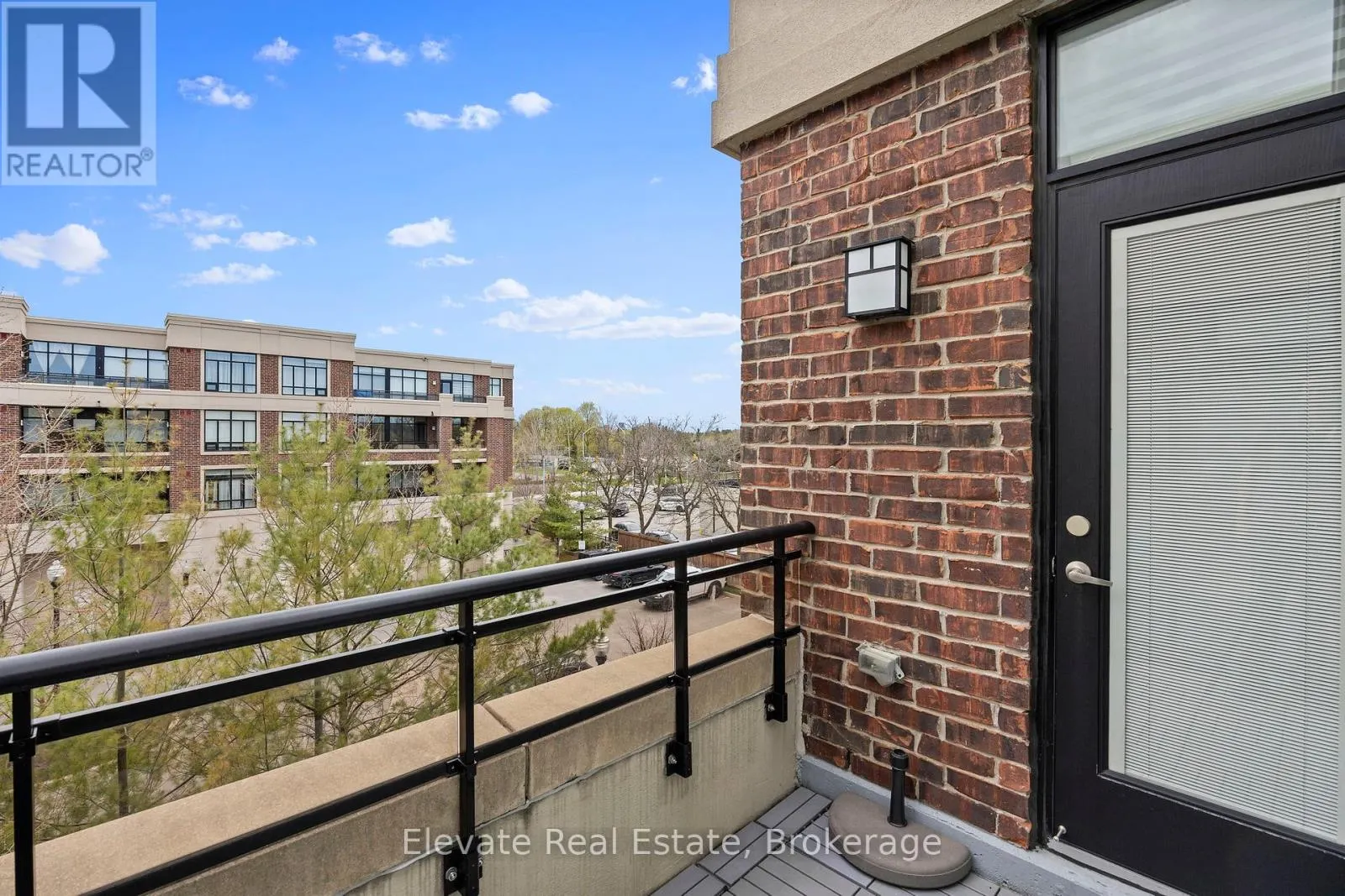 322 - 2396 MAJOR MACKENZIE DRIVE