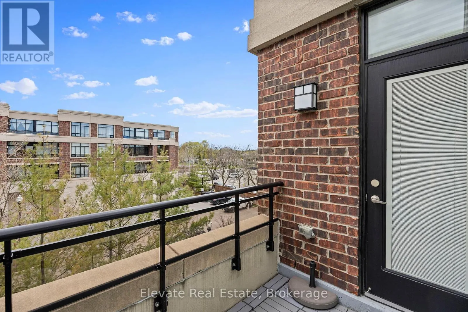 322 - 2396 MAJOR MACKENZIE DRIVE