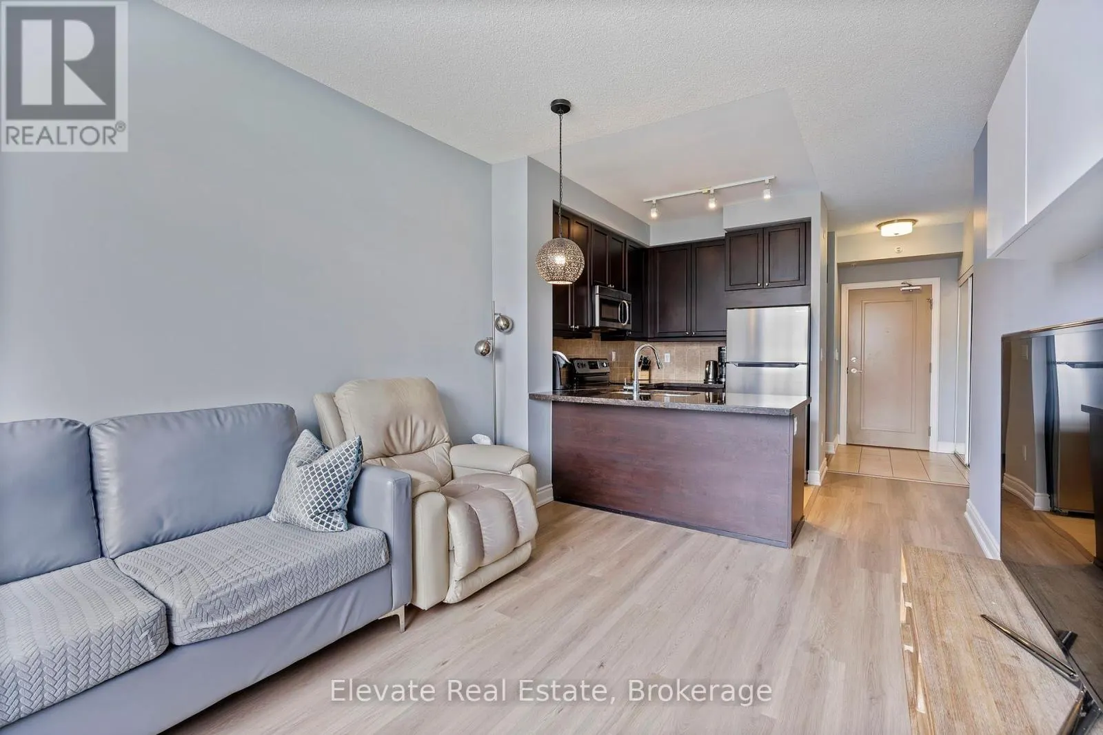 322 - 2396 MAJOR MACKENZIE DRIVE