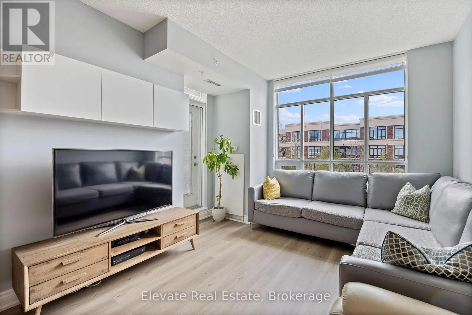 322 - 2396 MAJOR MACKENZIE DRIVE