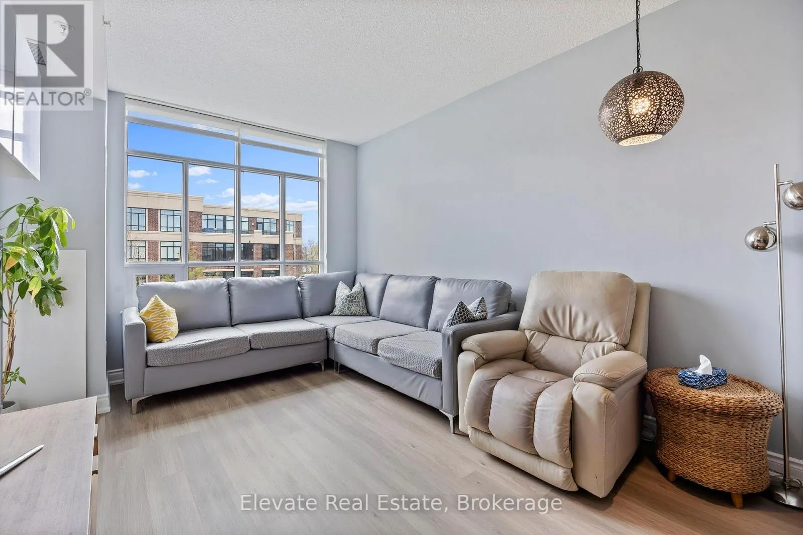 322 - 2396 MAJOR MACKENZIE DRIVE