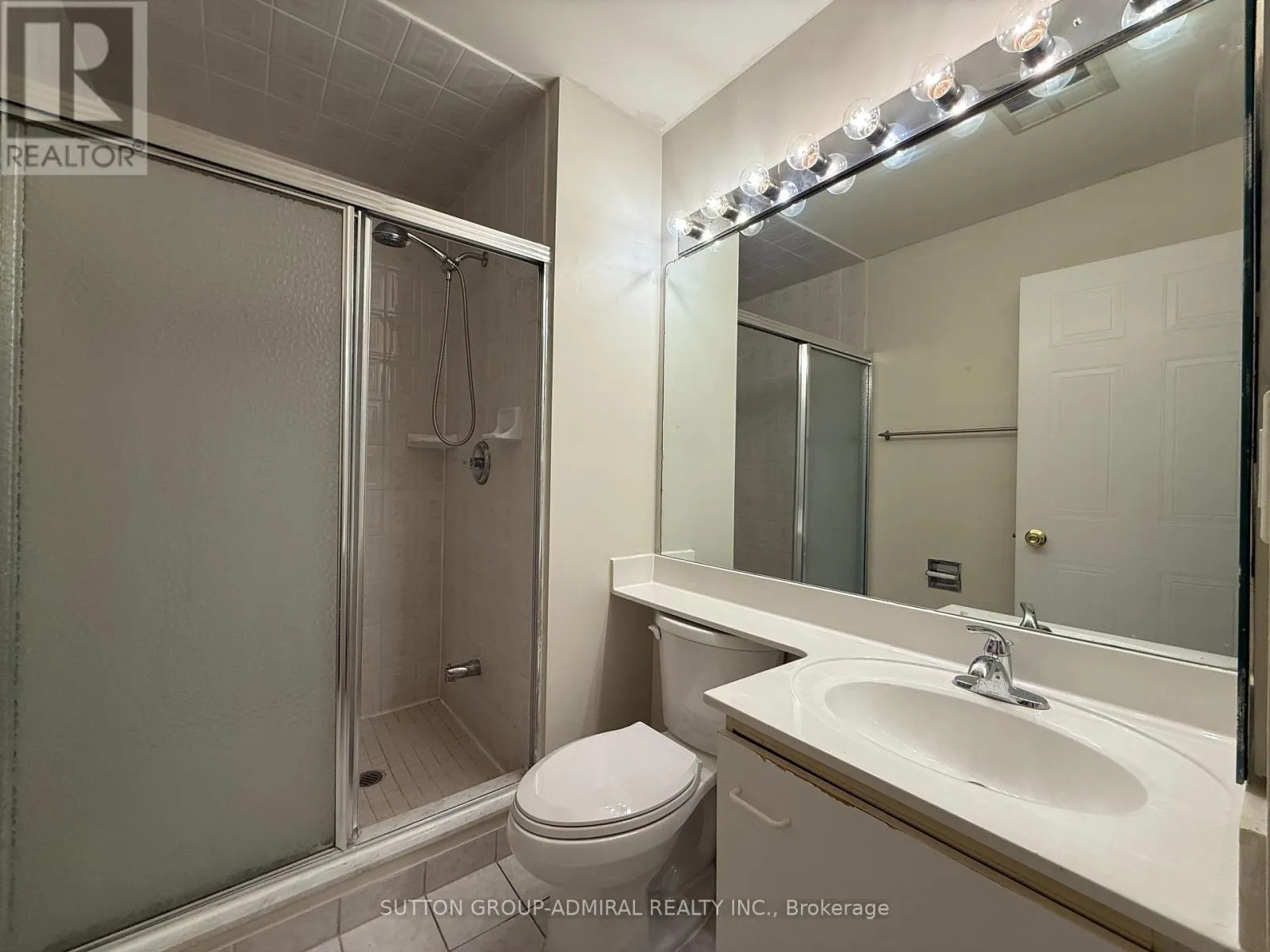 PH27 - 32 CLARISSA DRIVE