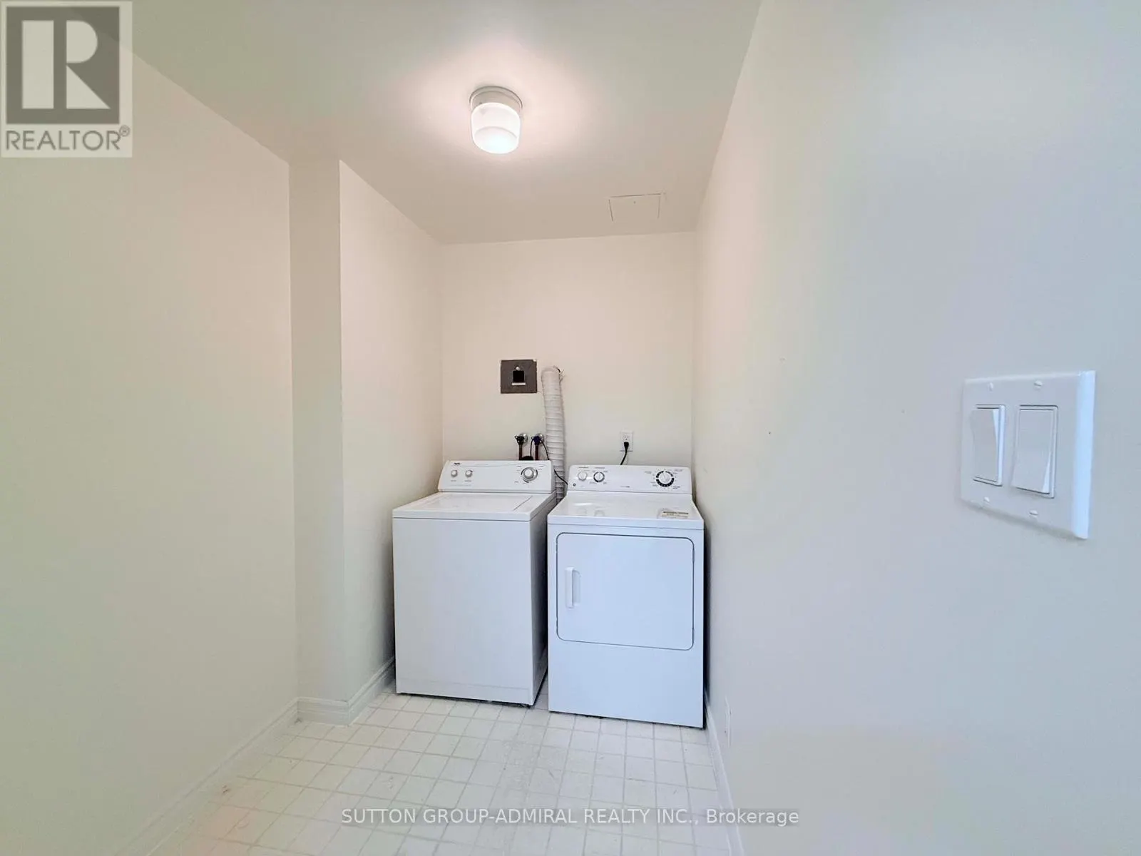 PH27 - 32 CLARISSA DRIVE