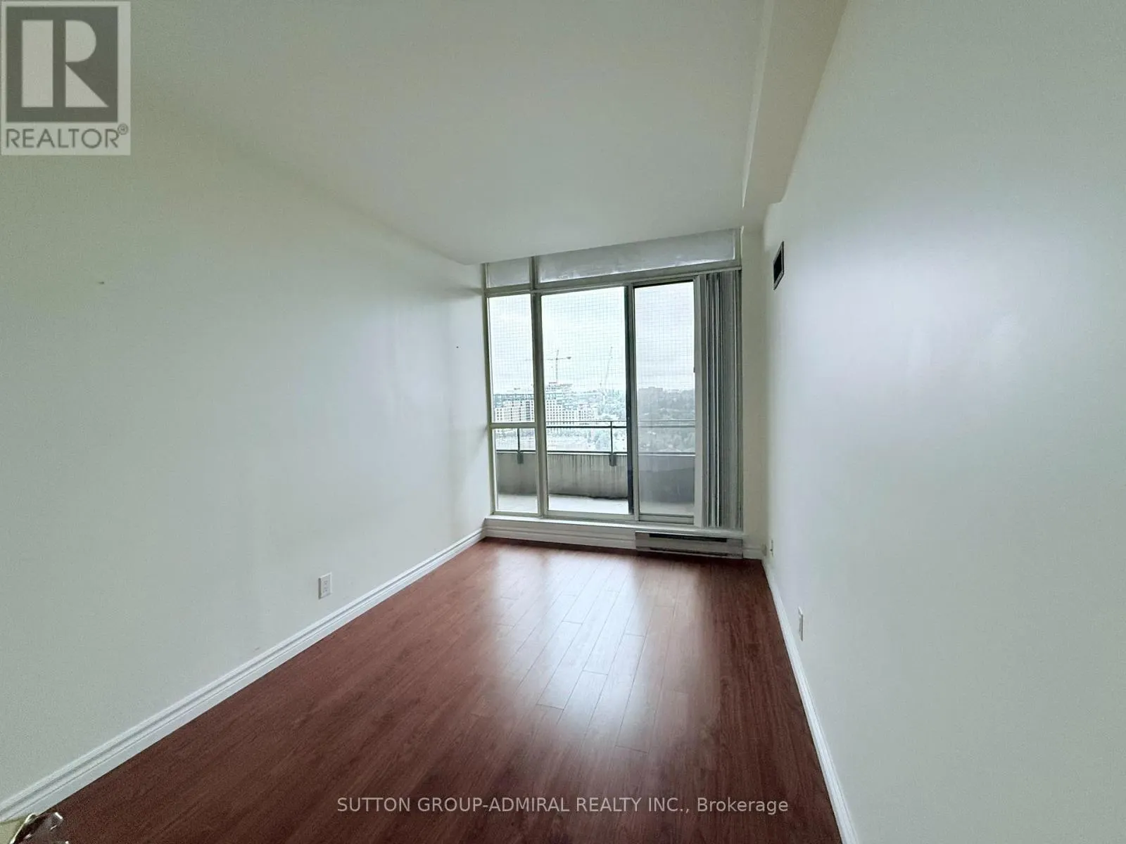 PH27 - 32 CLARISSA DRIVE