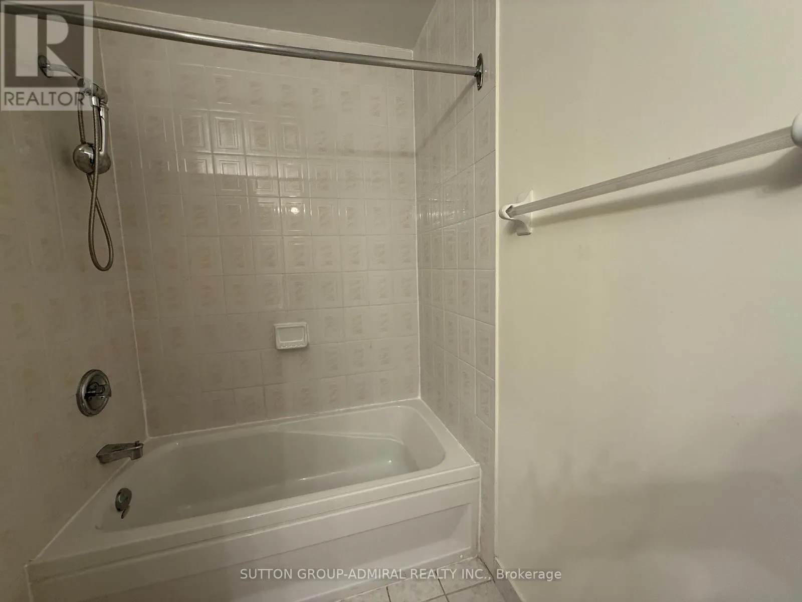 PH27 - 32 CLARISSA DRIVE
