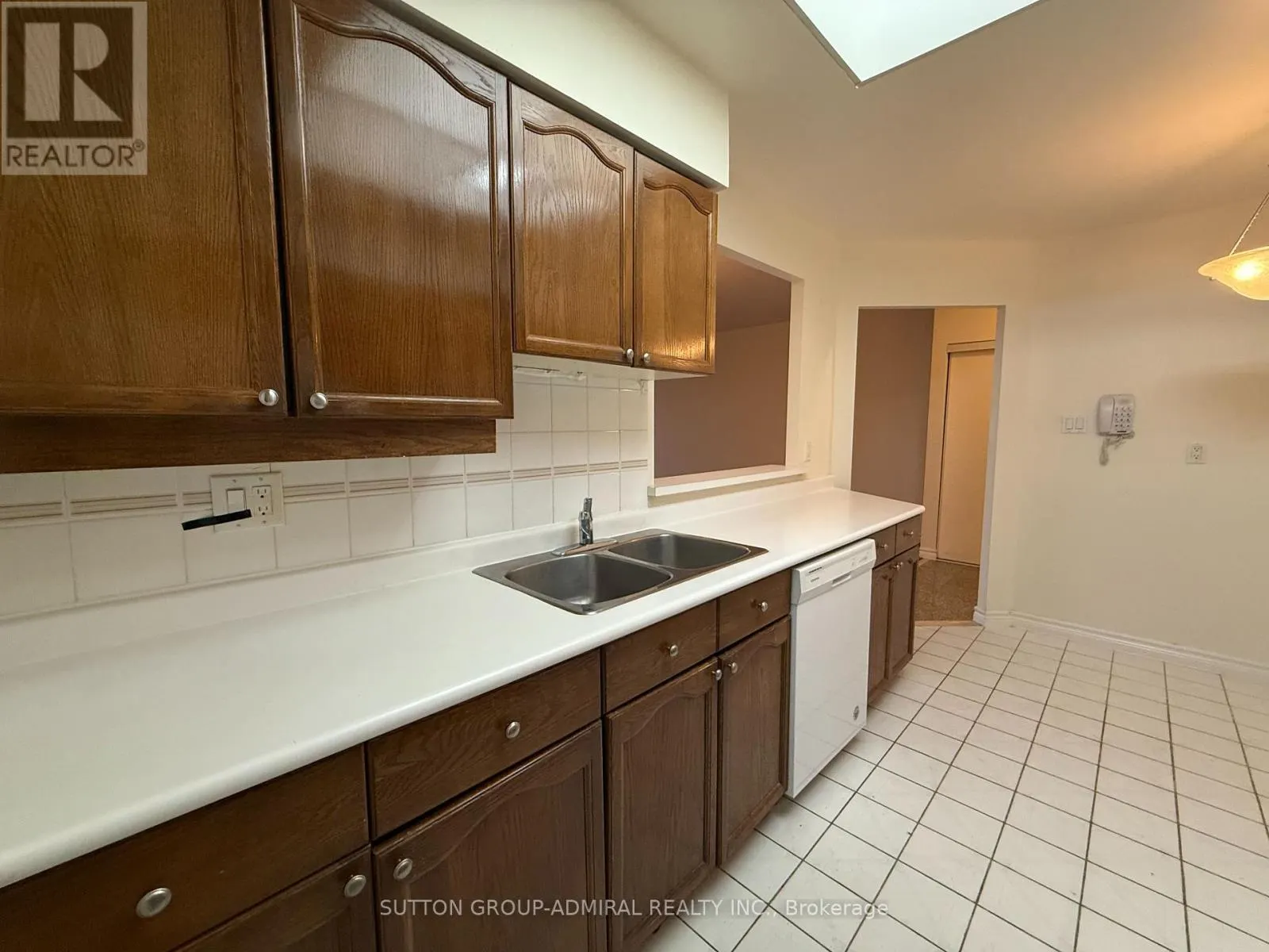 PH27 - 32 CLARISSA DRIVE