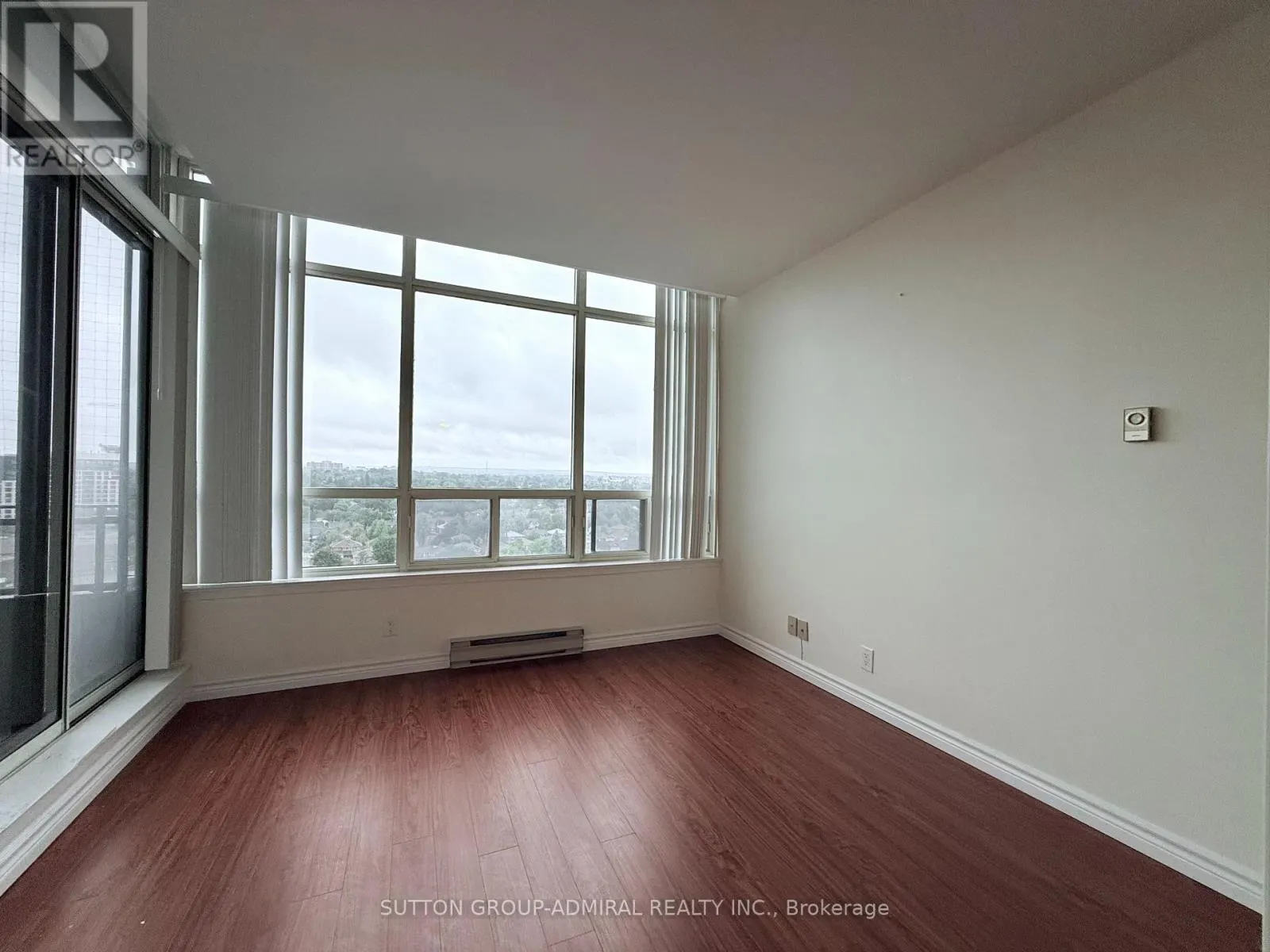 PH27 - 32 CLARISSA DRIVE