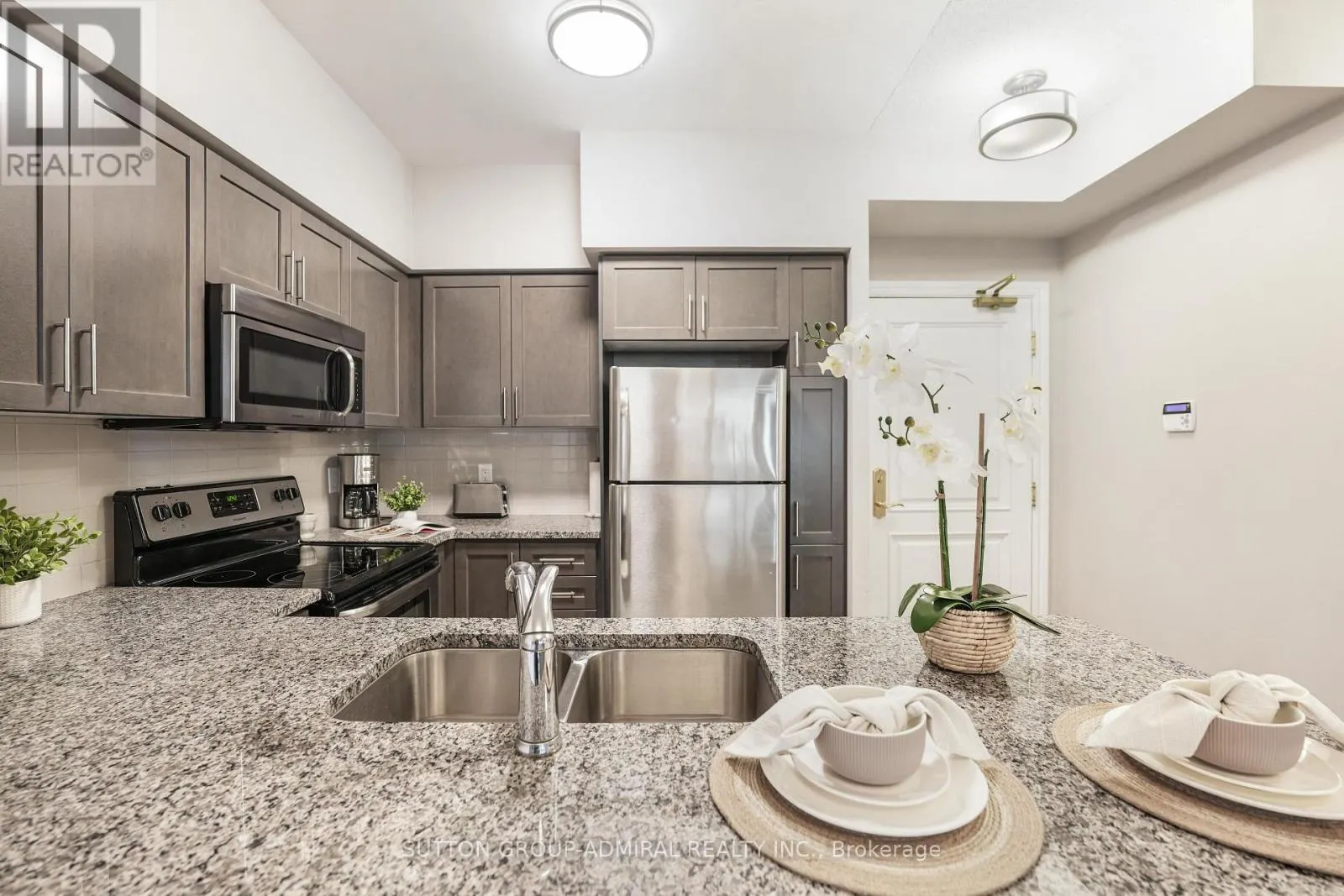 1016 - 9255 JANE STREET