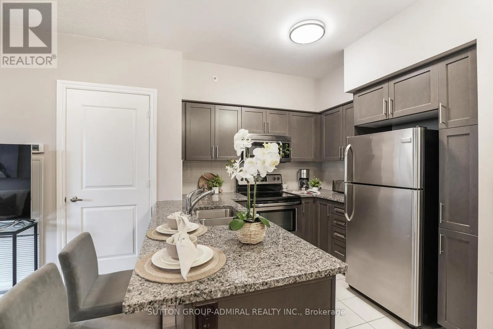 1016 - 9255 JANE STREET