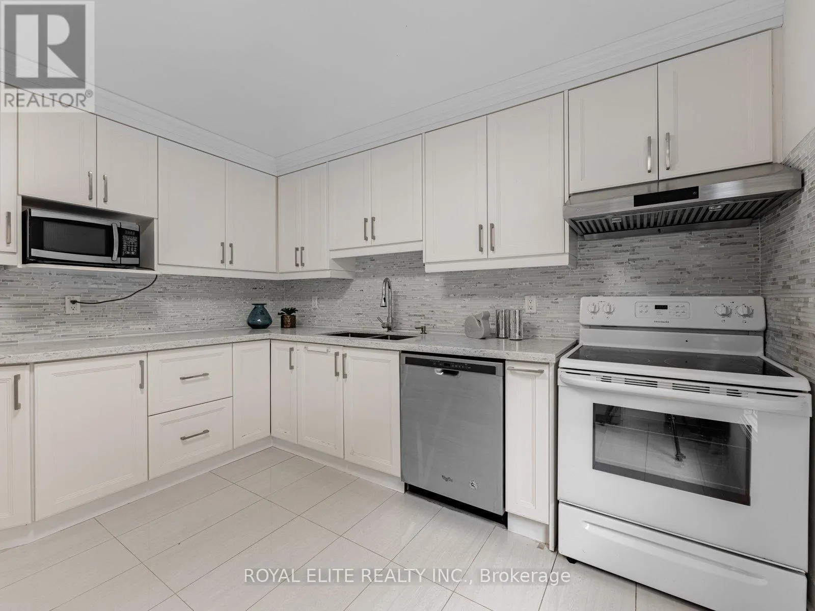29 ASHMORE CRESCENT