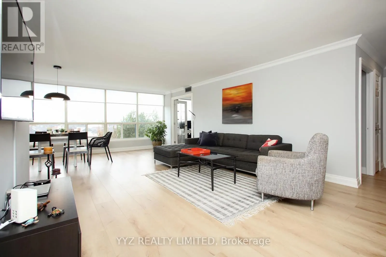 407 - 1 CLARK AVENUE W
