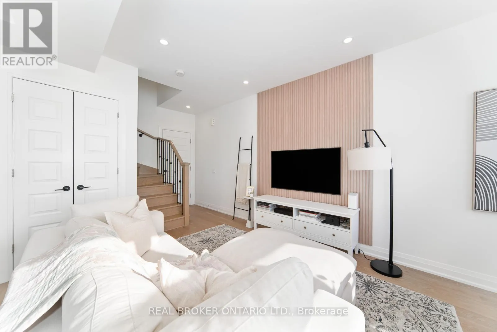 48 - 8167 KIPLING AVENUE