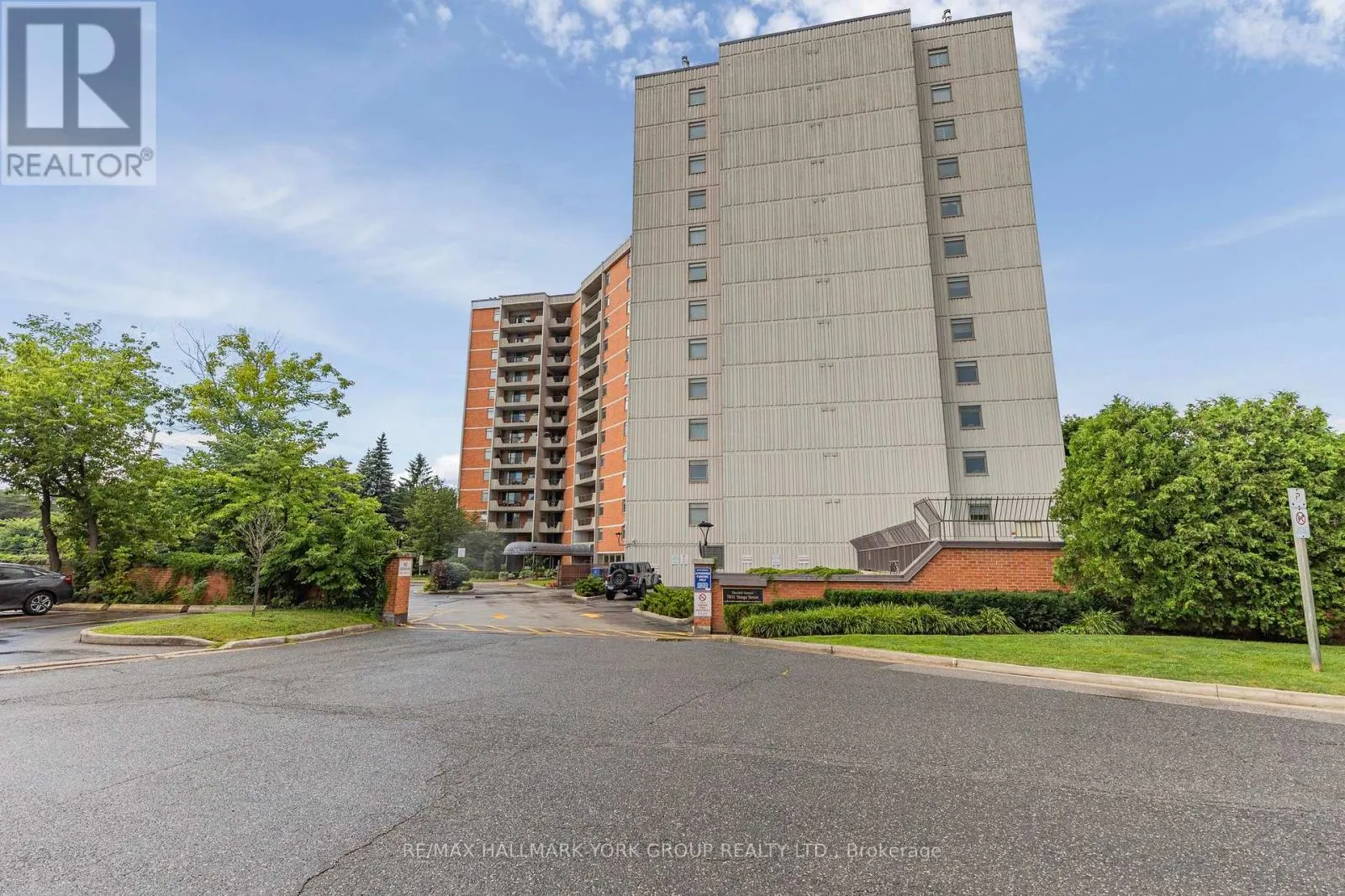 1007 - 7811 YONGE STREET