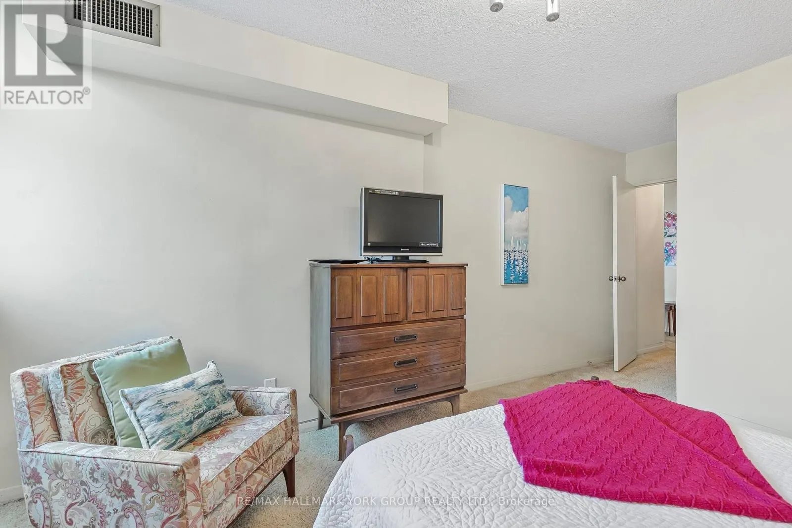 1007 - 7811 YONGE STREET