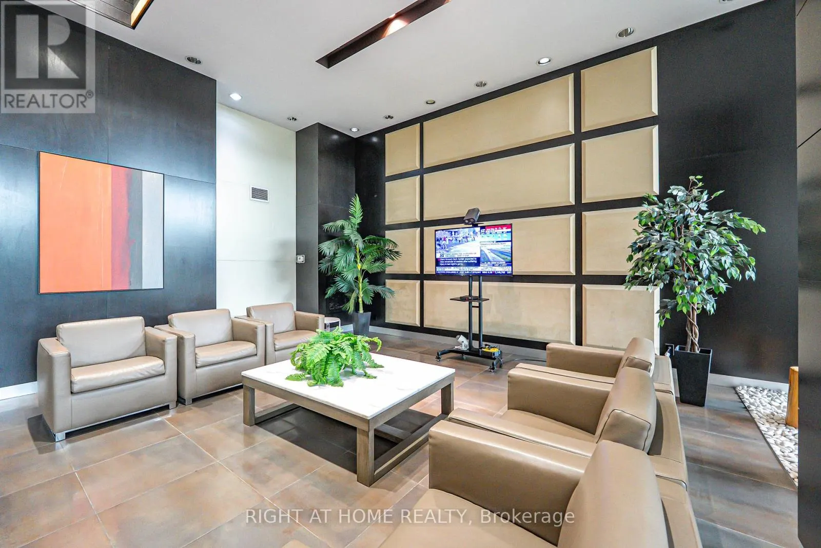 809 - 273 SOUTH PARK ROAD