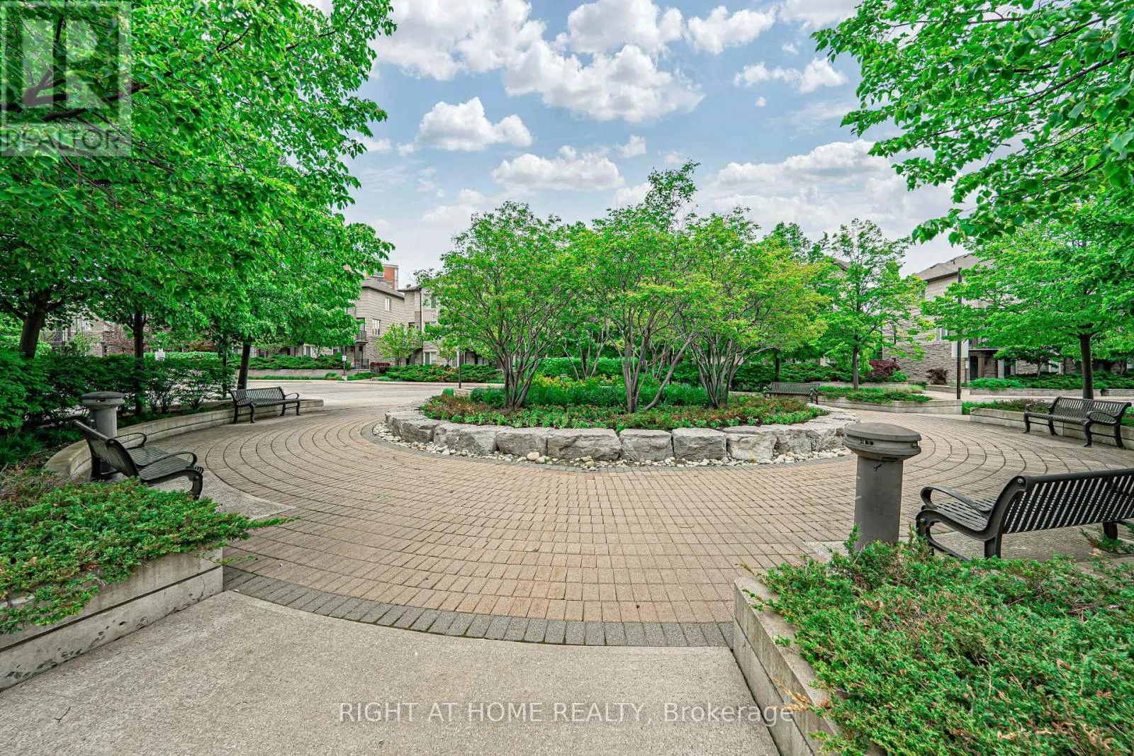 809 - 273 SOUTH PARK ROAD