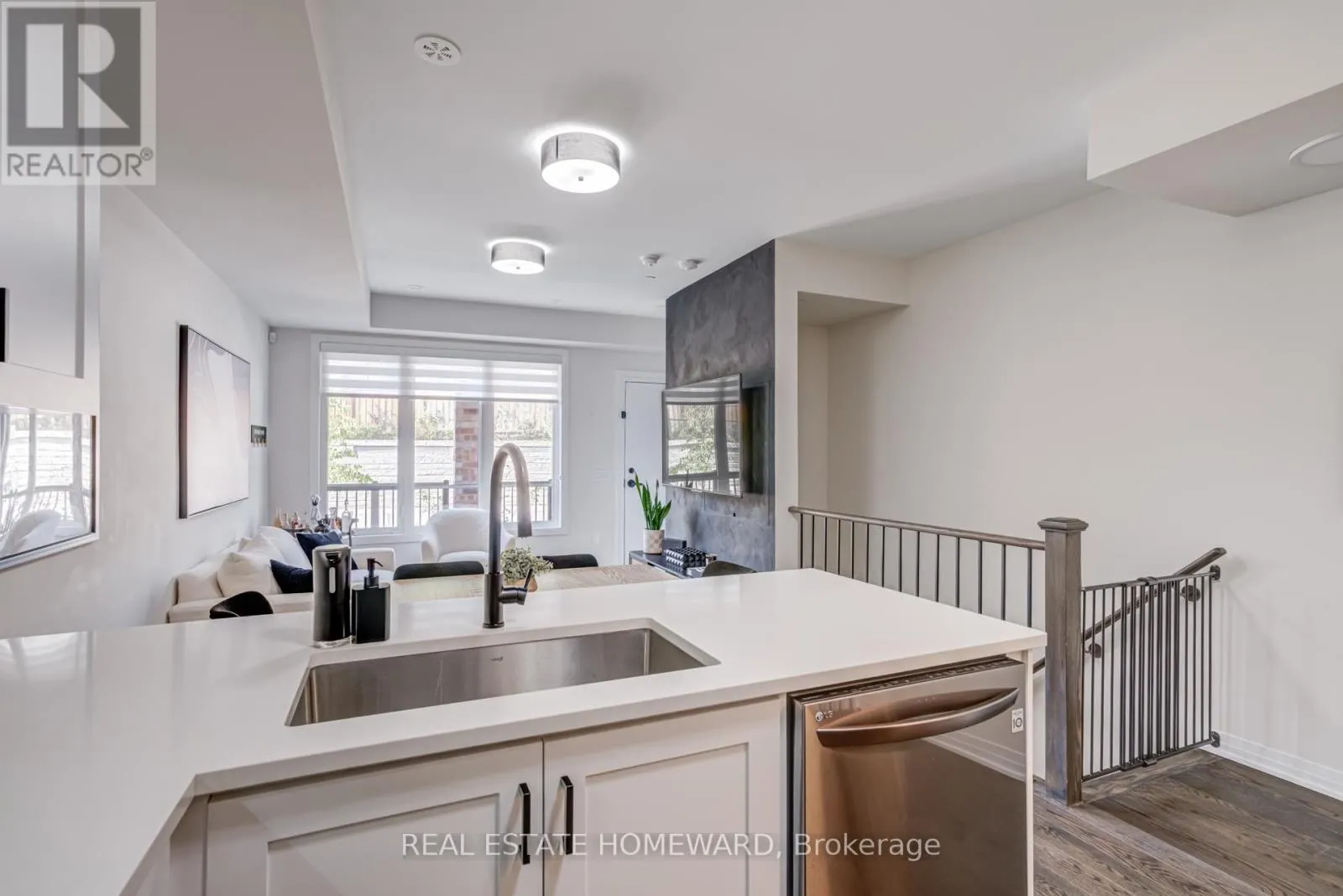 12 - 40 BAYNES WAY