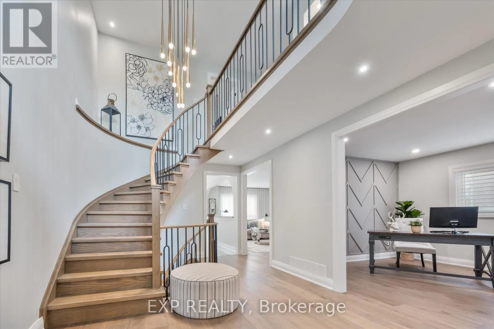 10 STRATFORD DRIVE