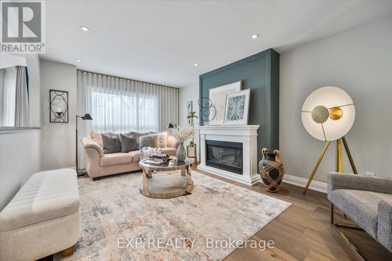 10 STRATFORD DRIVE