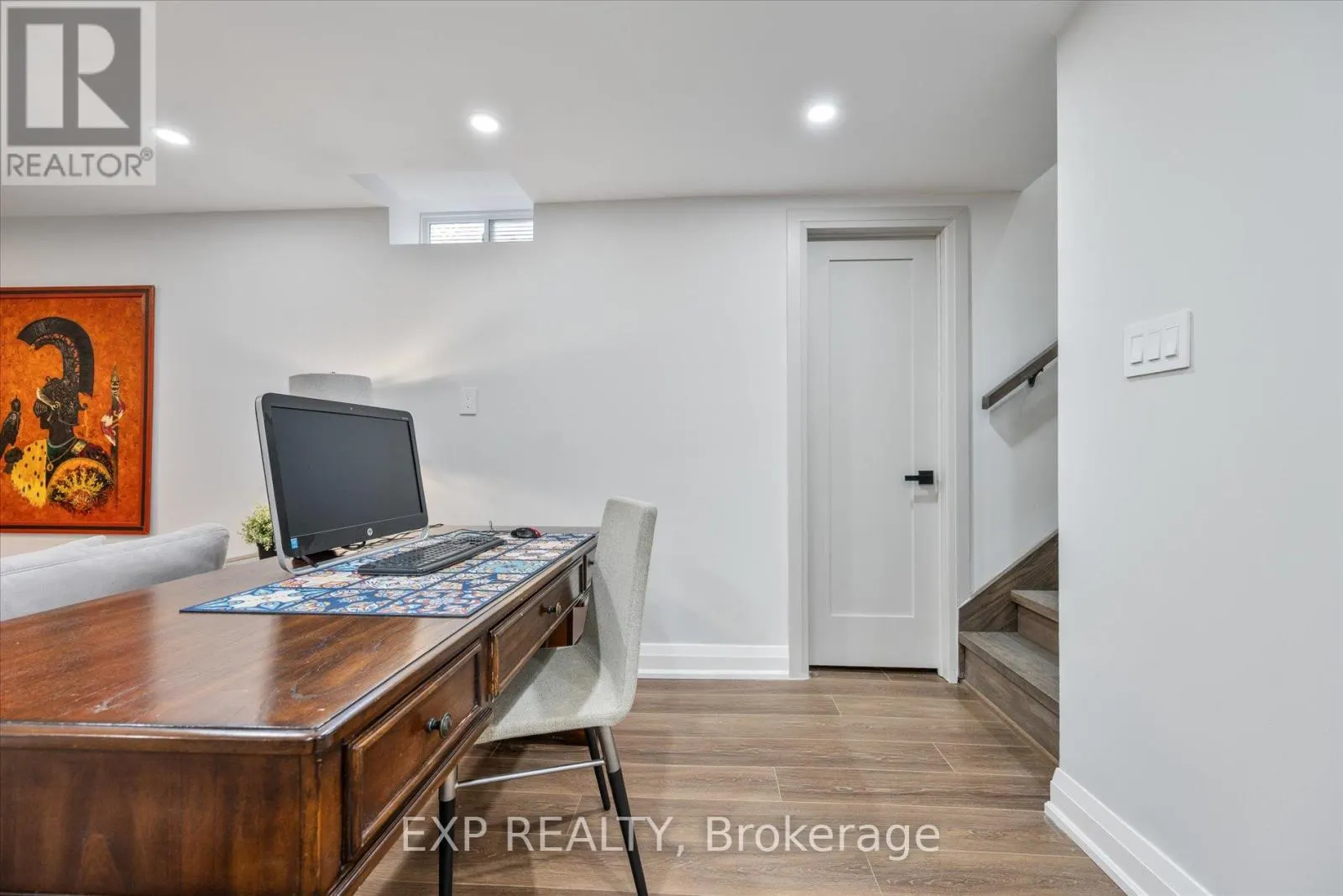 10 STRATFORD DRIVE