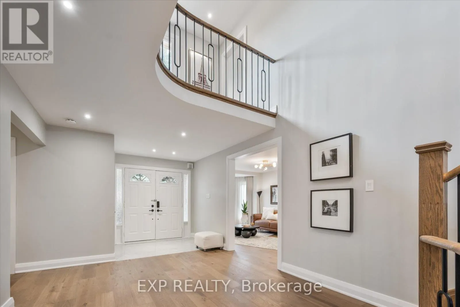 10 STRATFORD DRIVE