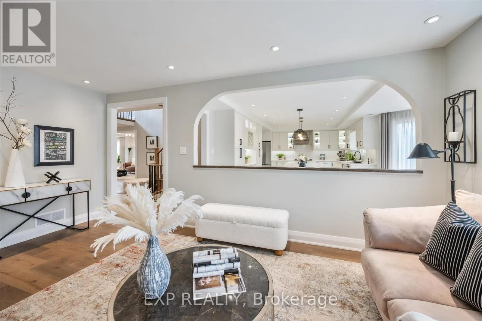 10 STRATFORD DRIVE
