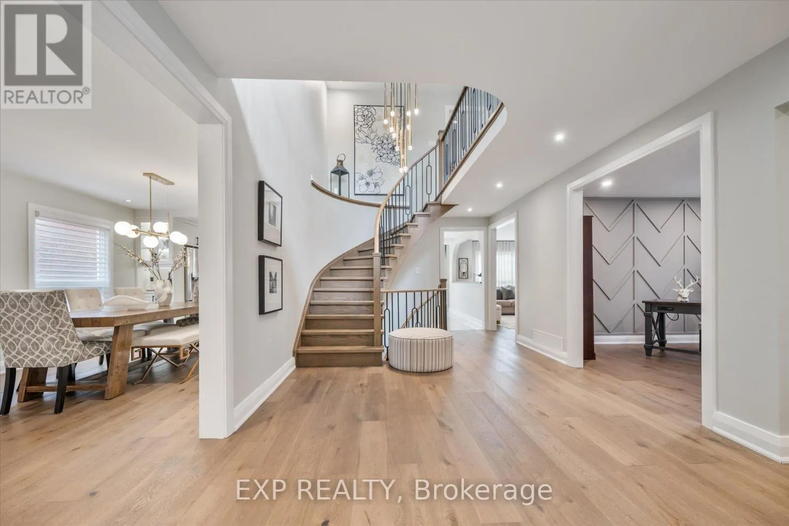 10 STRATFORD DRIVE
