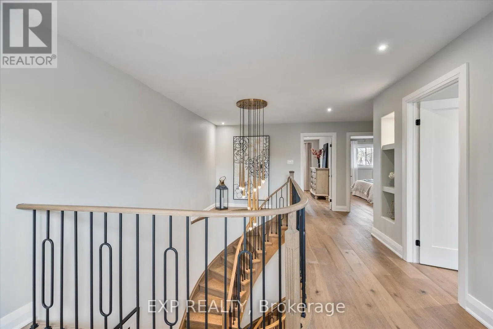 10 STRATFORD DRIVE