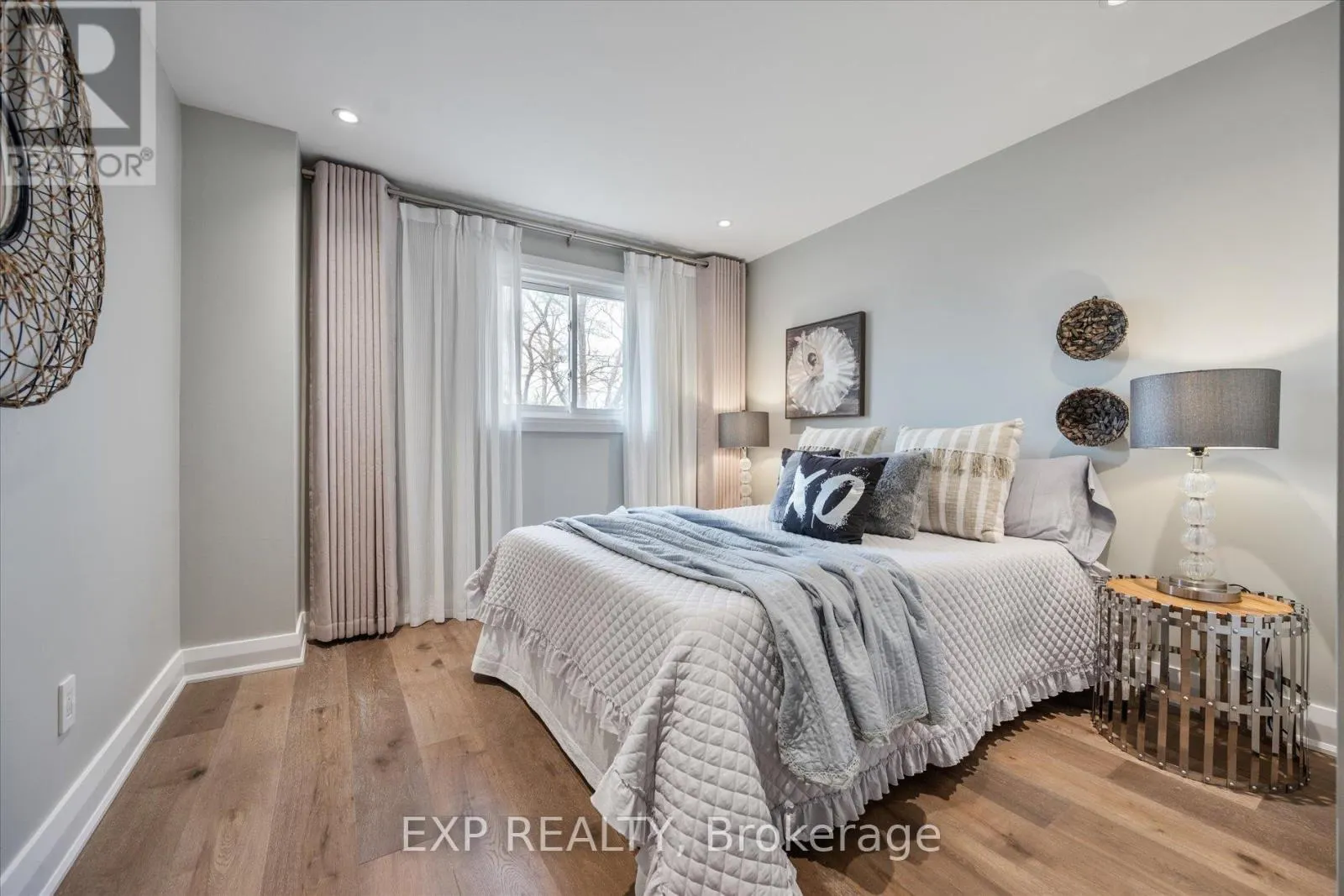 10 STRATFORD DRIVE