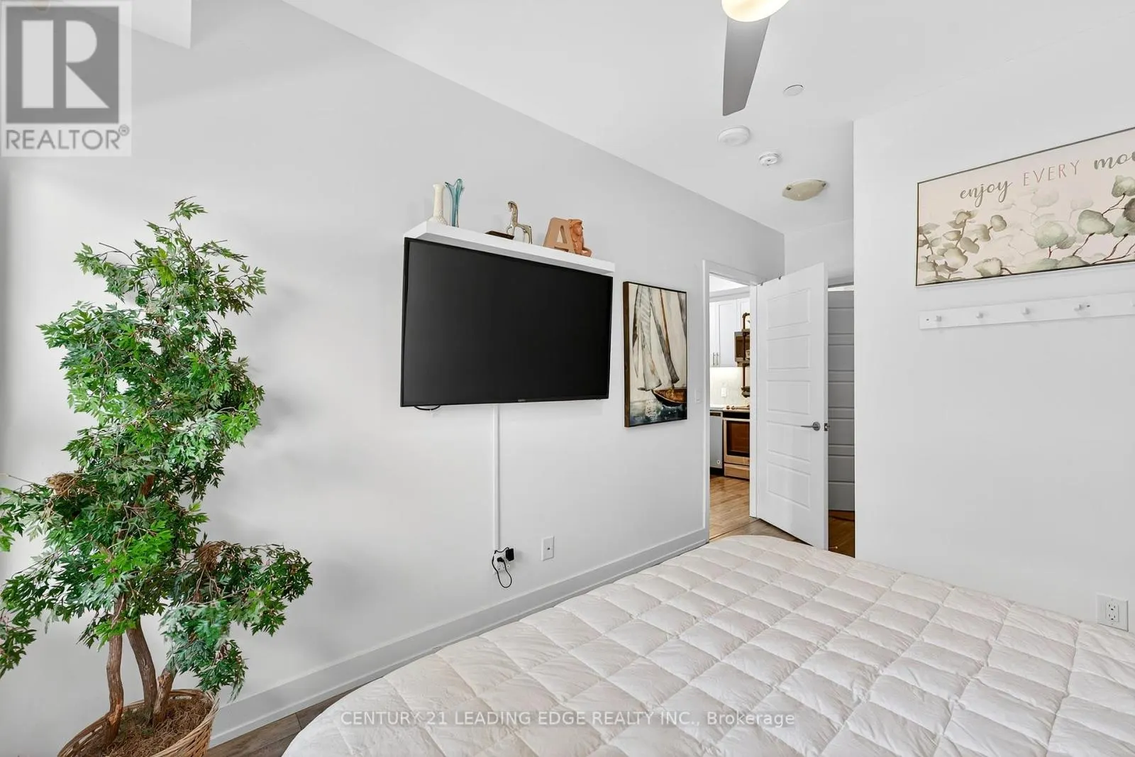 D120 - 333 SEA RAY AVENUE