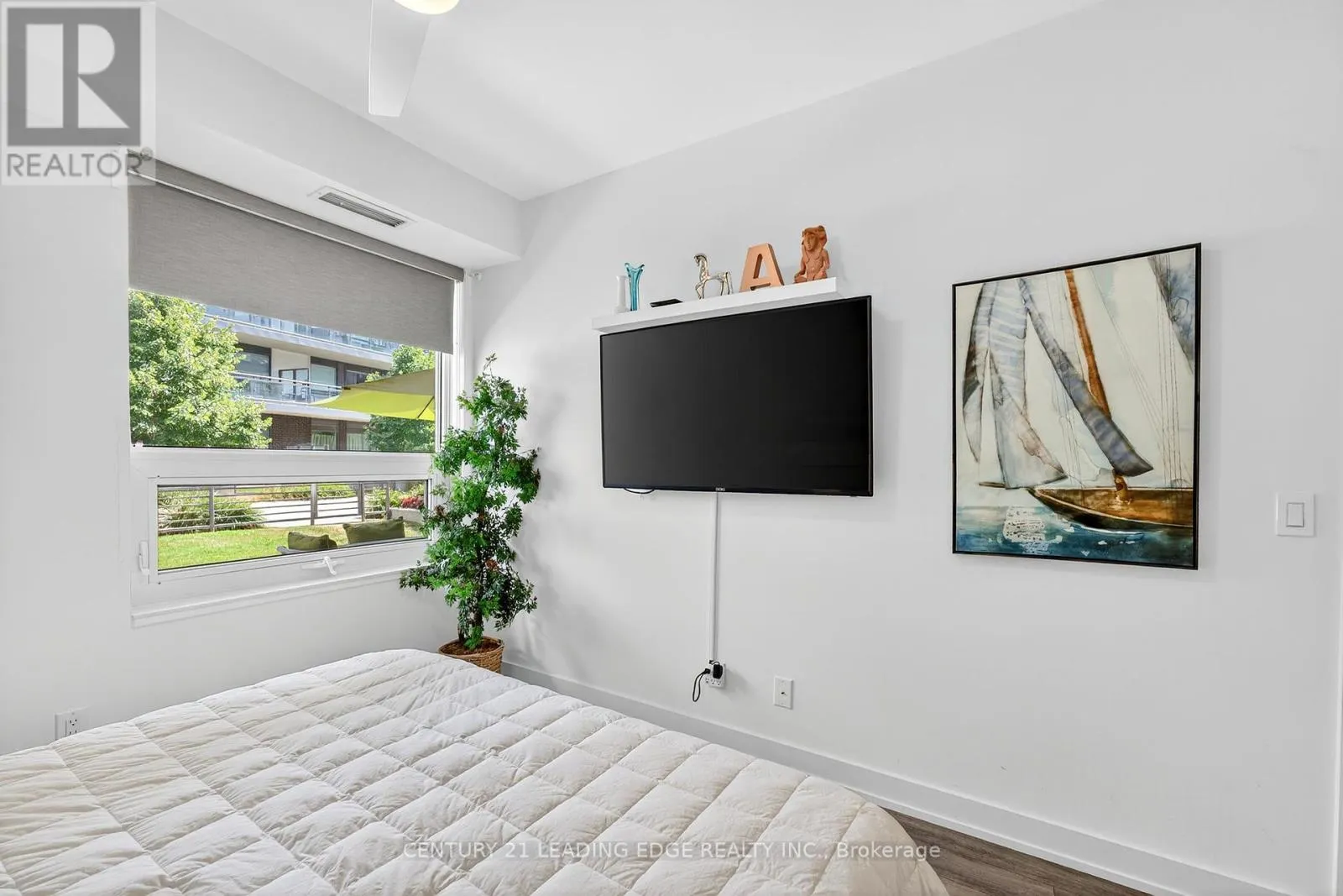 D120 - 333 SEA RAY AVENUE